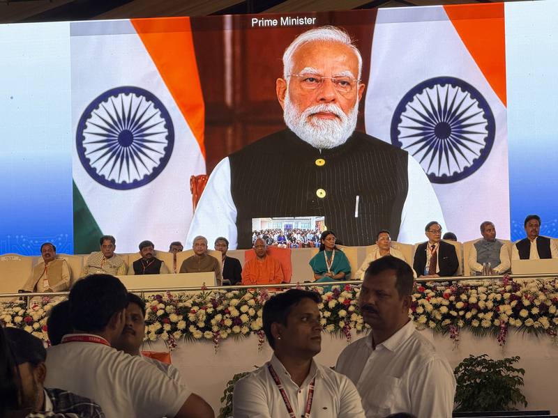 富士康與印度HCL集團合資在大諾伊達（Greater Noida）蓋封測廠，印度總理莫迪（Narendra Modi）以視訊方式在動土典禮致詞表示，印度要成為已開發國家，需建立在能自立更生的基礎上，而有印度製的國產晶片，對實現這個目標是至關重要的。