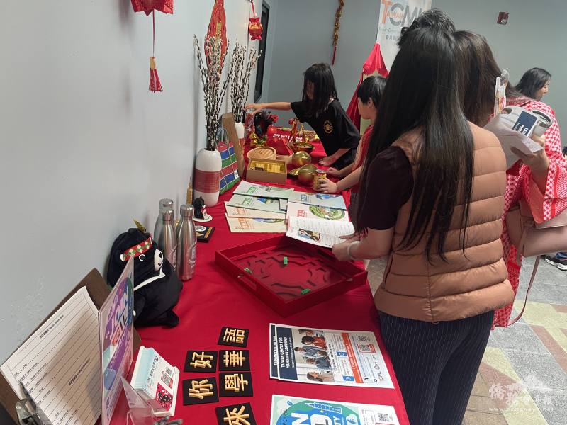 學生及家長參觀TCML教材及文化教具