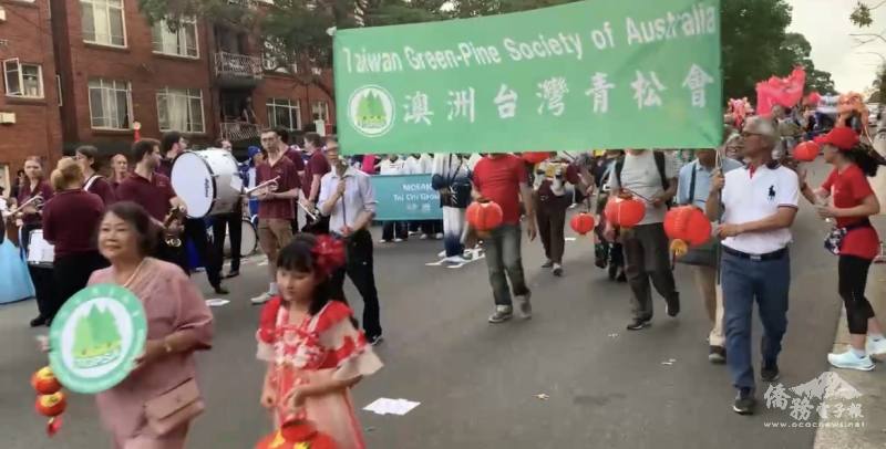 澳洲臺灣青松會會長鄭淑瑢領軍,參與主流社區馬年新春遊行