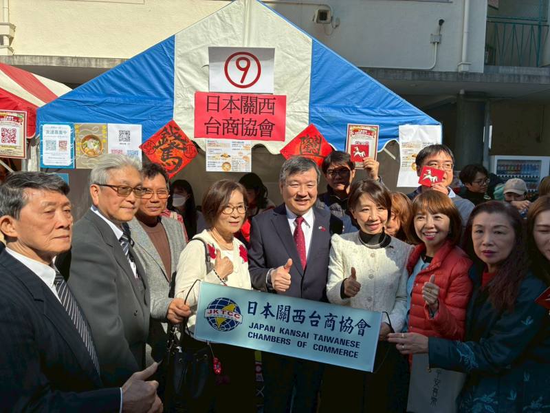 現場眾多台灣美食攤位