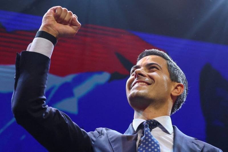 荷蘭中間派民六六黨領袖葉騰（圖）去年10月29日在國會選舉結果公布後，向支持者喊話。（路透社）