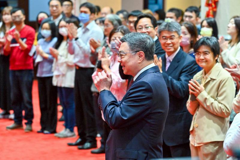 卓院長感謝同仁過去一年來的辛勞