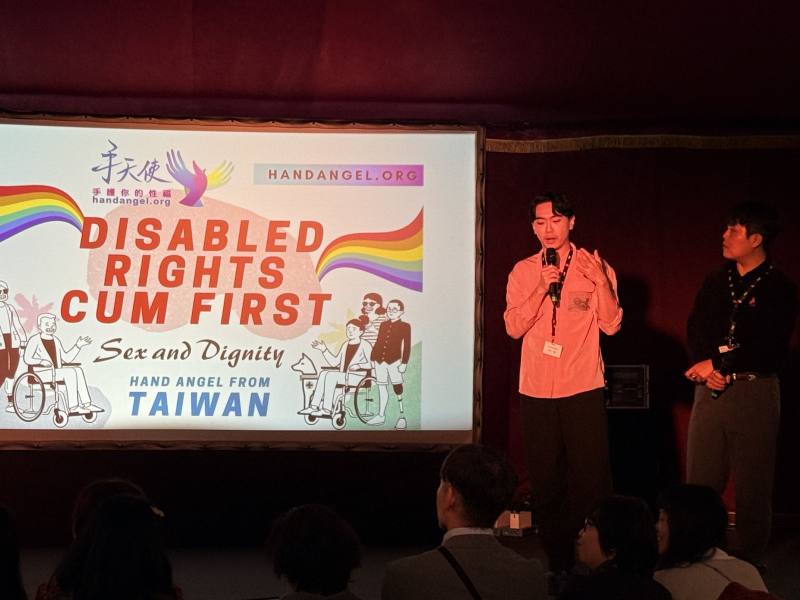 Director Etsen Chen was presenting his film