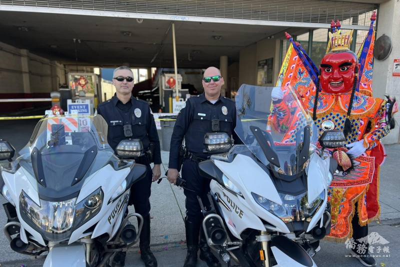 臺灣三太子與洛杉磯警員共賀新春