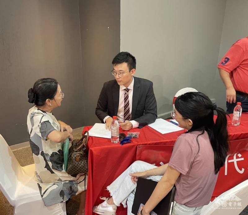 提供僑胞行動領務服務