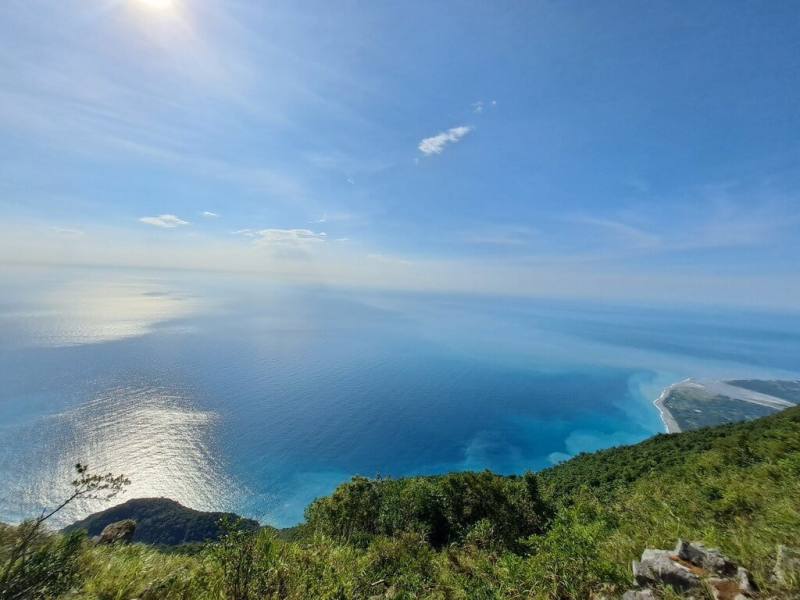 太魯閣國家公園內的千里眼山步道稜線，可遠眺太平洋與立霧溪出海口，深受山友喜愛，歷經0403地震等災害，已完成災修與安全強化，重新開放。（太魯閣國家公園管理處提供）