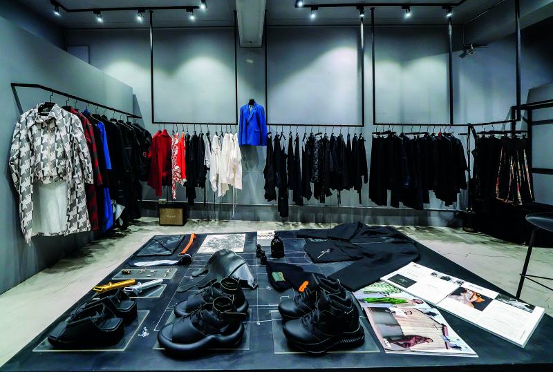 INF’s color palette is centered on black, with only a few pops of brighter colors. That ensures that people’s attention remains focused on the other details of the design. (photo by Lin Min-hsuan)