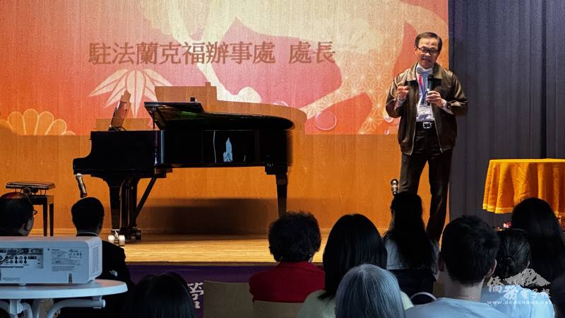 處長羅美舜祝福僑胞馬年行大運，並感謝主辦單位的辛勞付出