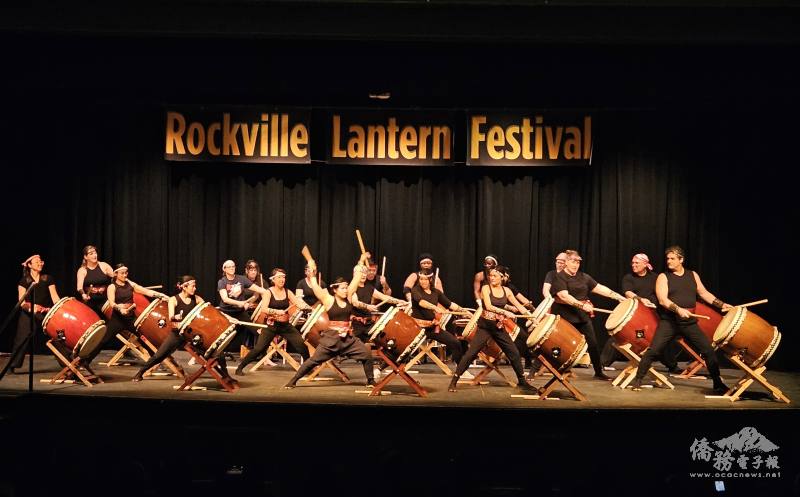 舞台表演以氣勢磅礡的太鼓聲揭開序幕