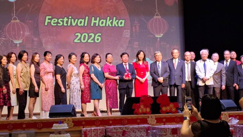 第25屆團隊上台合唱朋友