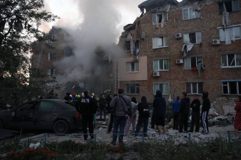 俄羅斯對烏克蘭首都基輔發動大規模無人機及飛彈攻擊。（圖取自x.com/ZelenskyyUa）