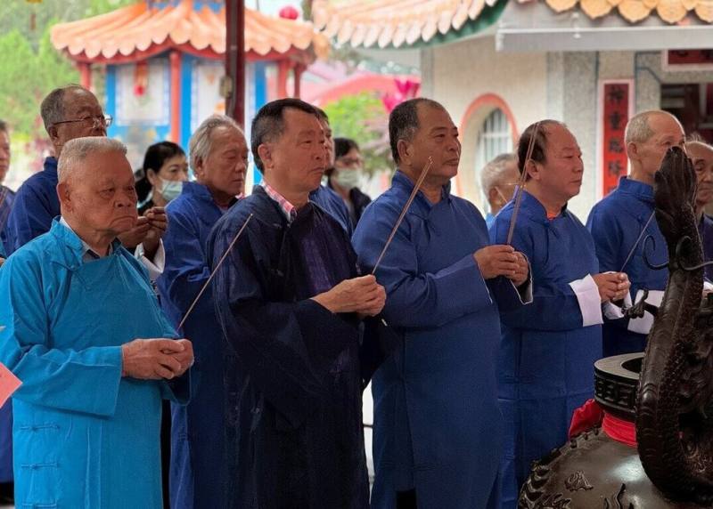 高雄市美濃區「字紙祭」百餘年，系列活動2月下旬起跑，「迎聖蹟」儀式遵循傳統古禮，於24日登場。（高雄市美濃區公所提供）