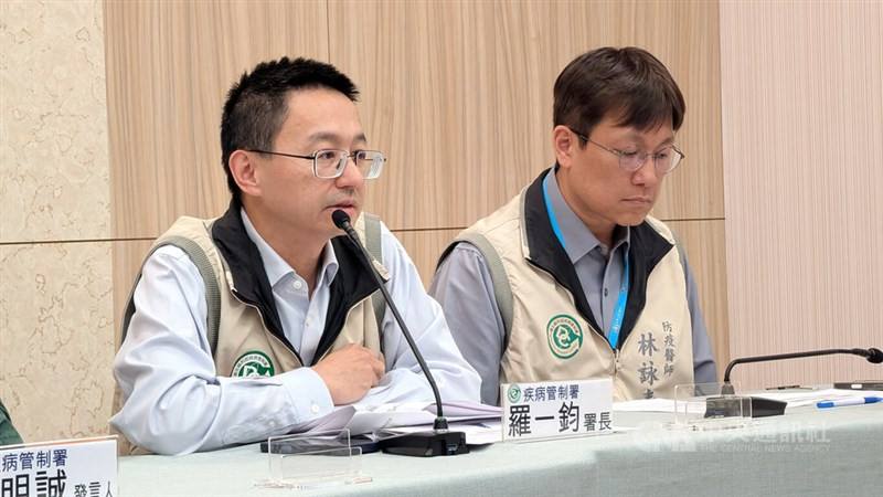 CDC Director Lo I-chun (left) warns on Tuesday that a potential surge in COVID-19 cases could occur in April or May. CNA photo Feb.24, 2026