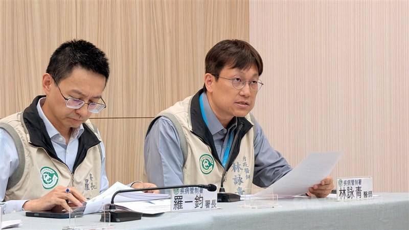 Centers for Disease Control Director-General Lo Yi-chun (left) and epidemiologist Lin Yung-ching at a Tuesday press briefing in Taipei. CNA photo Feb. 24, 2026