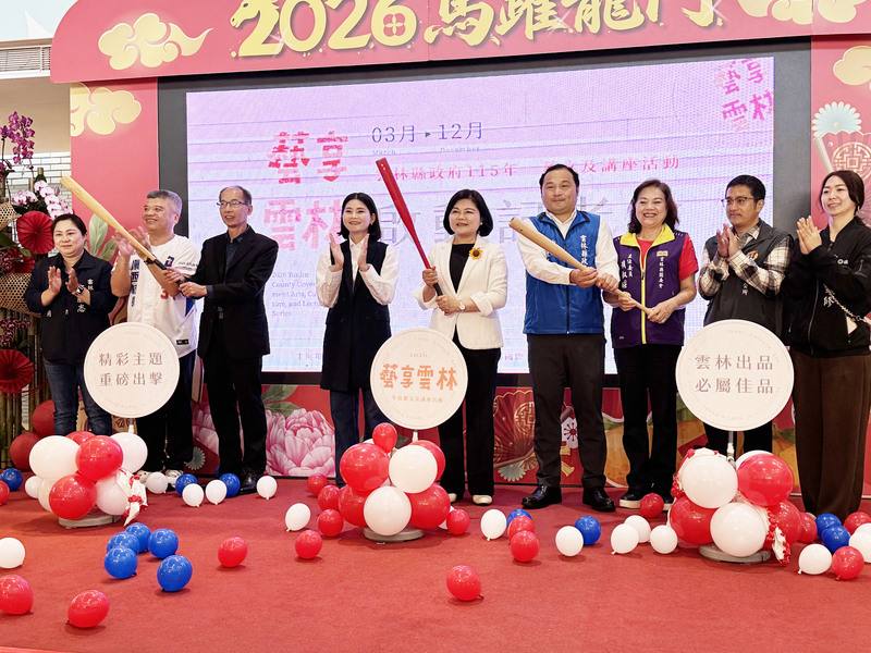 世界棒球經典賽（WBC）即將開打，雲林縣長張麗善（中）25日表示，縣府將在大禮堂轉播台灣隊預賽對戰澳洲、日本、捷克、南韓4場賽事。