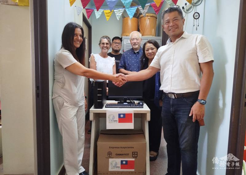 阿根廷臺灣僑民聯合會捐贈兩臺電腦醫療資源