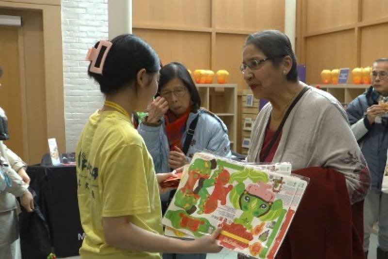FASCA多倫多分會向民眾介紹臺灣春節燈籠文化