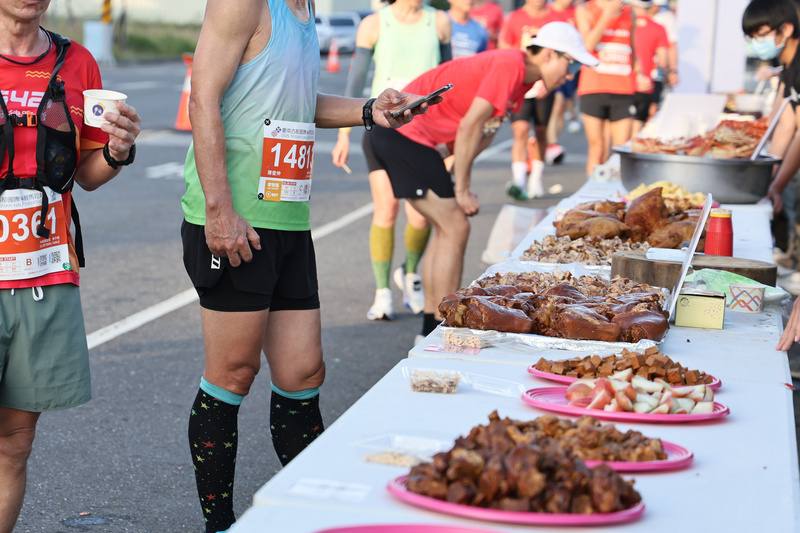2026台南古都國際半程馬拉松將於3月1日清晨在台南市政府永華市政中心前開跑，此次共2萬5289人報名，為歷屆最高。圖為以往賽事情形。（台南市政府提供）