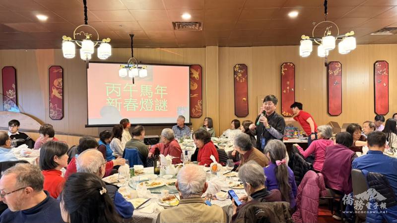 校友會精心準備猜燈謎遊戲讓大家共同參與