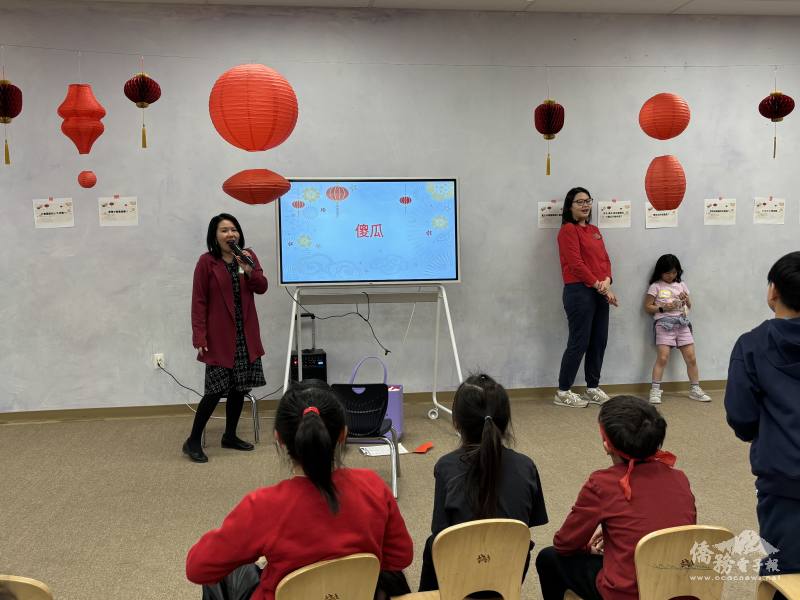 姜校長主持另類的猜燈謎活動