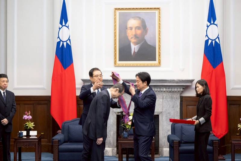 總統頒授旅日棒球名將王貞治「一等景星勳章」