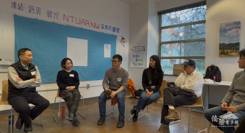 「一塊工坊」創辦人毛樂民專業導引共識營流程，帶領校友腦力激盪