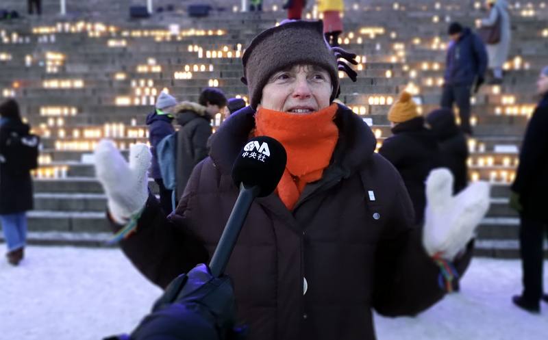 赫爾辛基市民碧特（Bitte）接受中央社訪問，說她和朋友長期固定捐款支援烏克蘭前線物資。