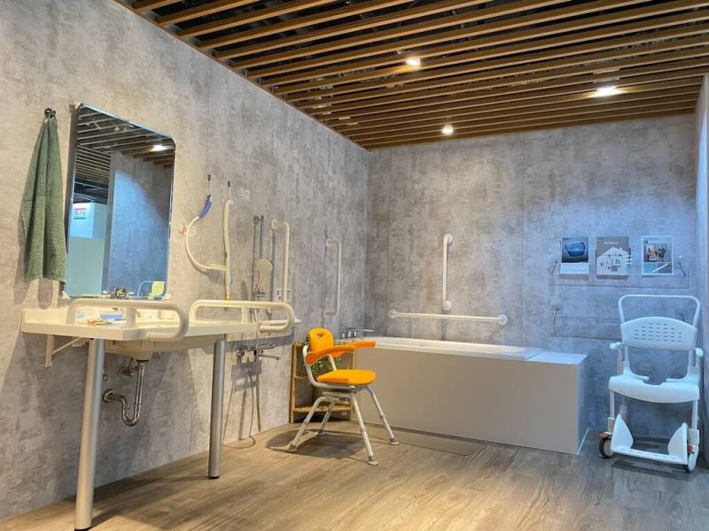 強化服務行動不便者，台北市社會局首度與北市聯醫合作，2月起已增設仁愛、陽明、忠孝院區3處輔具服務據點，方便前往看診患者就近取得輔具。（北市社會局提供）