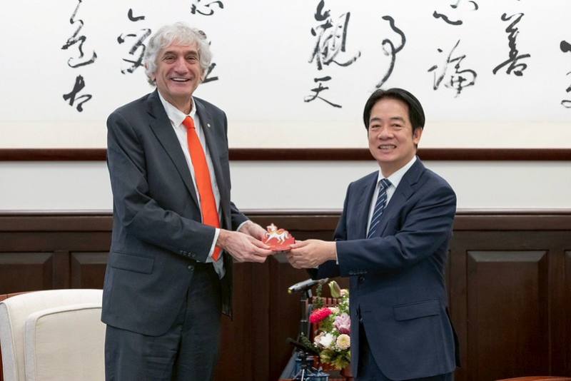 賴清德總統26日上午接見「2025年諾貝爾物理學獎得主約翰．馬汀尼斯（John M. Martinis）博士」