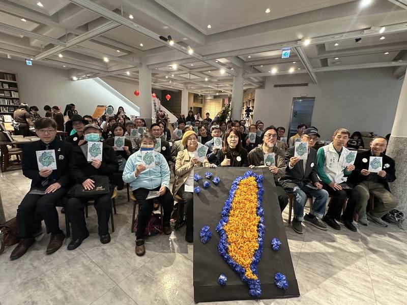 好民文化行動協會等多個民間團體協力舉辦「自由路上藝術節」，與會者將花朵補上台灣島嶼未竟的輪廓。主辦單位表示，藍色花朵象徵海洋，溫柔包容台灣島嶼，象徵共同守護，推動民主自由與轉型正義，讓民主自由價值遍地開花。