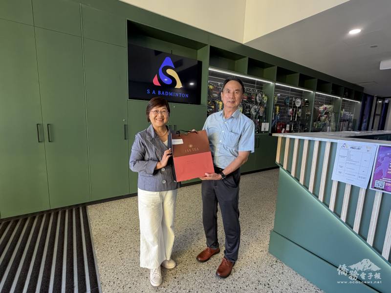 徐佳青參訪 SA Badminton 羽球場