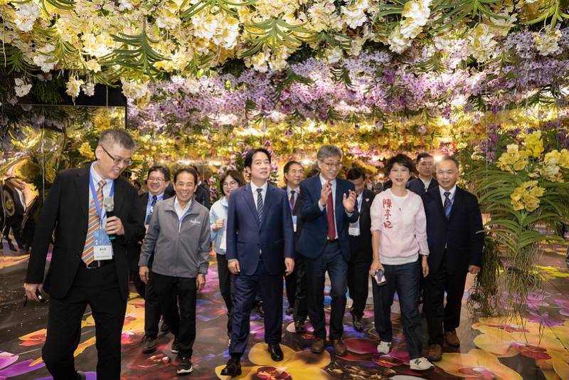 賴清德總統26日晚間前往臺南出席「2026年臺灣國際蘭展暨花卉科技展」開幕活動