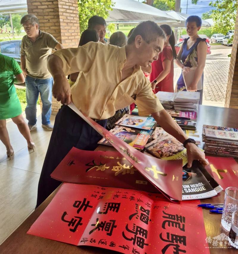 僑胞索取總統、副總統及部長賀年春聯及月曆、記事曆