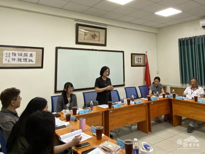 駐胡志明市辦事處僑務組組長文君妃向與會人員說明此次測驗的重要性，並感謝各方的支持與協助