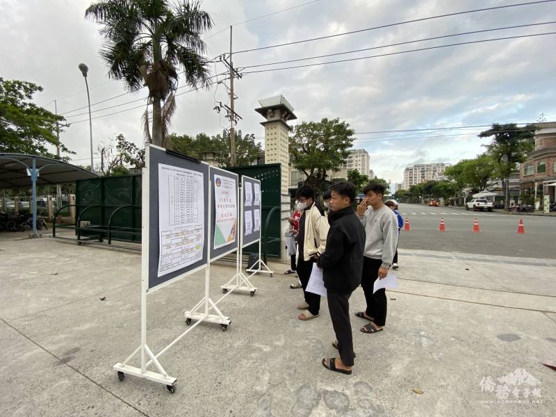 越南南部考生查閱試場編號及試場安排