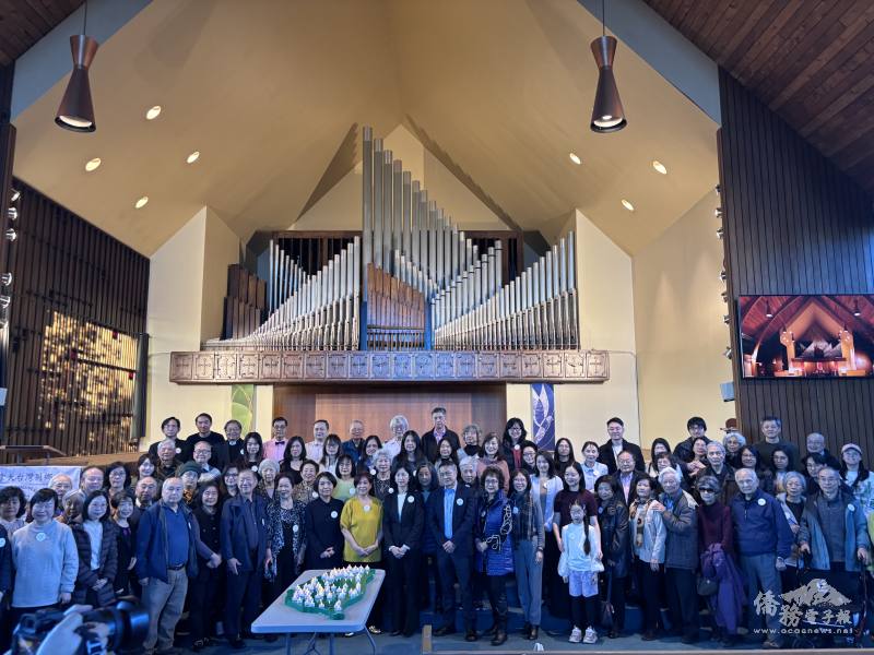 許多台灣鄉親扶老攜幼參加溫哥華二二八事件和平祈禱會