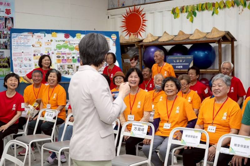 副總統訪視高雄旗山糖廠社區綠色照顧站