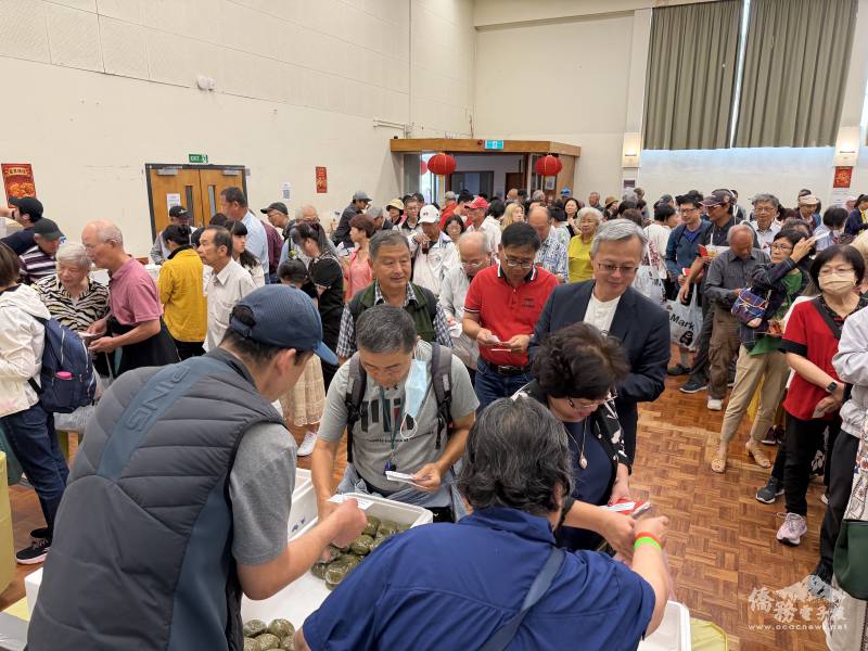 美食攤大排長龍