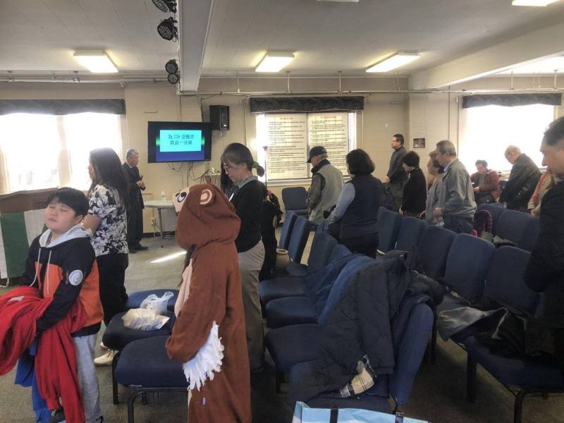 李惠仁醫師帶領大家默禱歷史傷痕