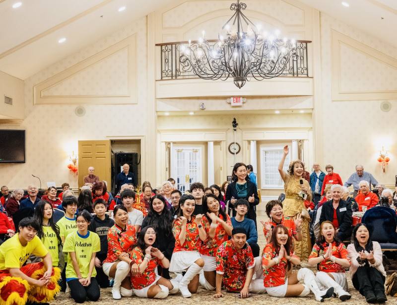 新澤西文創交流促進會和與會來賓開心合影，共賀新春。 (莊榮耀提供)