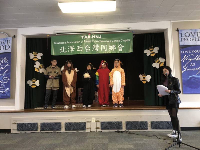 小朋友演出的《愛唱歌的小熊》音樂劇