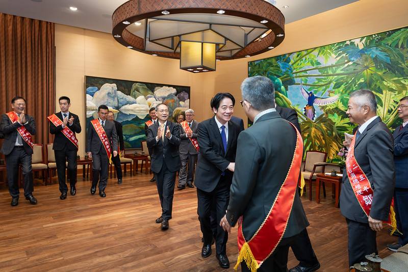 賴清德總統今（2）日上午接見第19屆「國家卓越成就奬」、第10屆「國家傑出執行長奬」、第4屆「國家非營利組織總經理奬」、2025「國家傑出總經理奬」、2025「國家傑出台商總經理奬」暨第43屆「國家傑出經理奬」得奬人