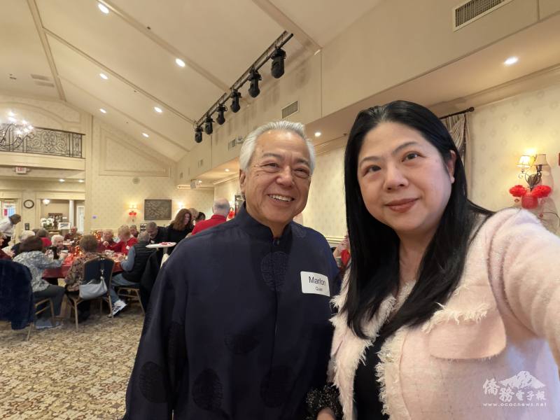 桑默瑟市俱樂部會長關馬龍（Marlon Quan）與TCML主任江海寧合影