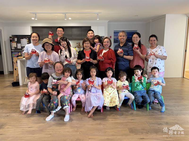 徐佳青委員長與文會軒師生及家長合影