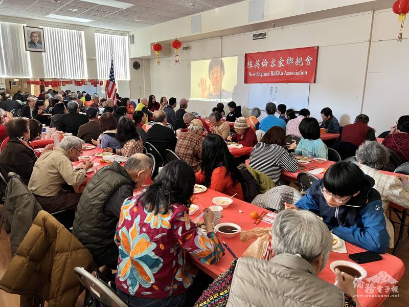 鄉親會理事李沅臻及多位客家青年諮詢委員會透過預錄影片向大家拜年致意