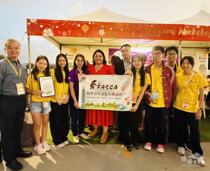 昆州國會議員Julia-Ann Campbell(左5)到場支持FASCA 活動