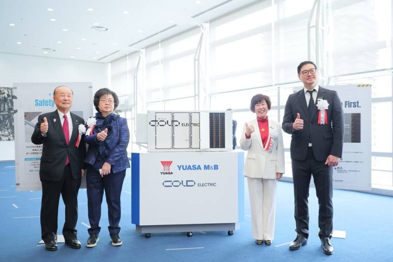 長庚國際能源與湯淺株式會社2日在大阪舉行聯合記者會，宣布雙方展開戰略合作。左2為長庚國際能源董事長王貴雲。（長庚國際能源提供）