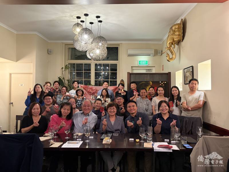 徐佳青主持塔州僑務座談會