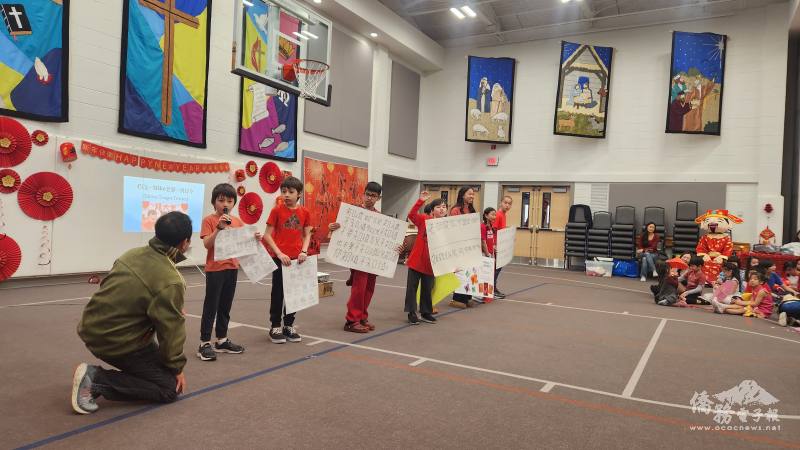 拼音班三年級學生表演繞口令