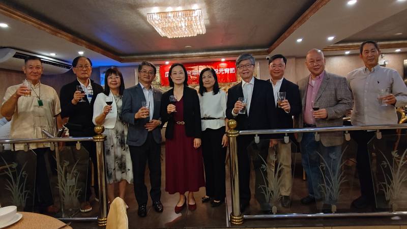 駐瓜地馬拉大使張俊菲與僑團領袖共同舉杯賀節，祝福臺瓜情誼長存